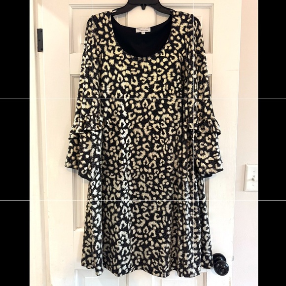 Black and Gold Shimmer Cheetah Print Dress - Picture 3 of 5